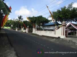 Pemasangan Umbul-umbul untuk memeriahkan HUT RI ke 72